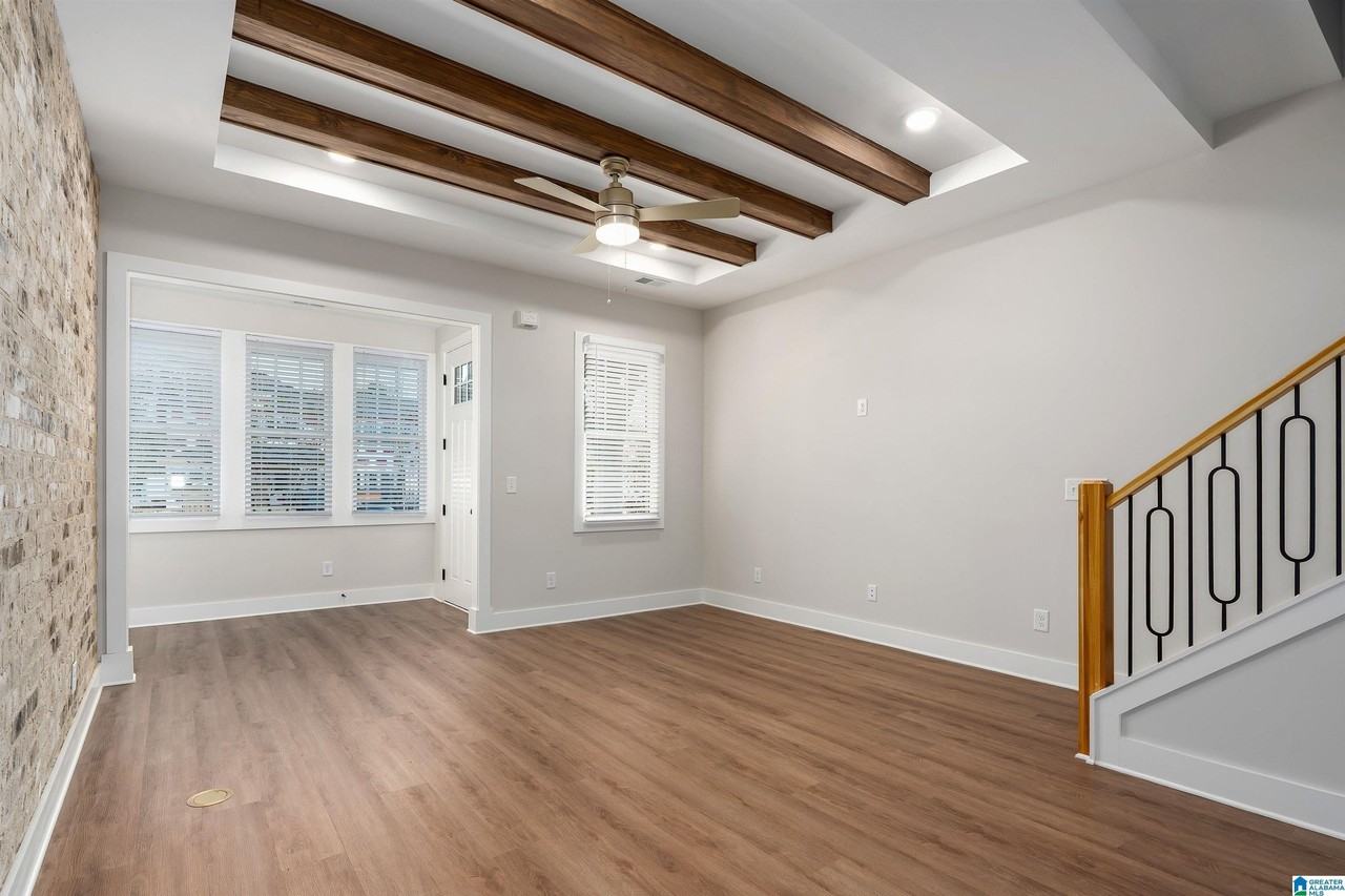 1195 Windsor Sq - Photo 7 of 32