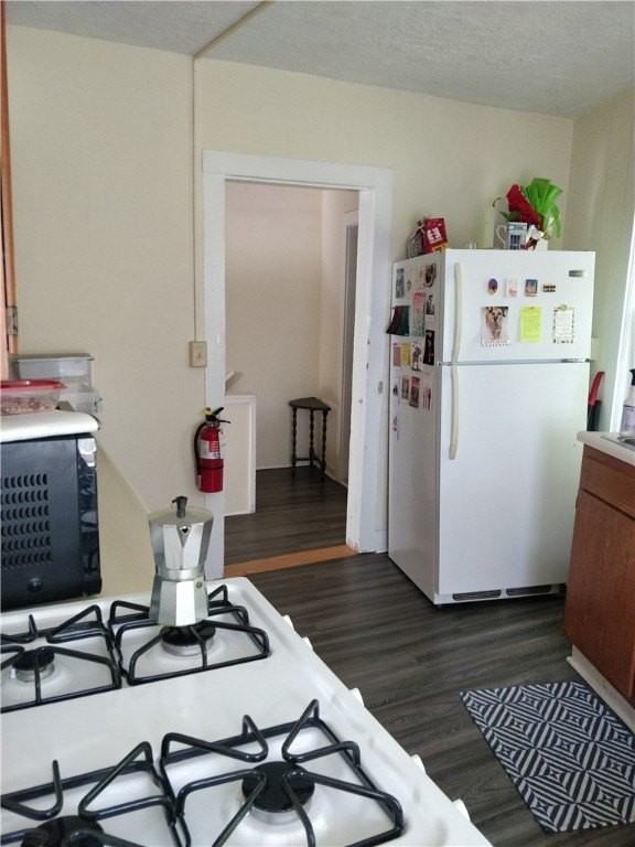 115 Linn St Apt 4 #4 - Photo 4 of 6