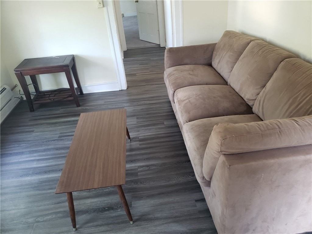 115 Linn St Apt 4 #4 - Photo 5 of 6