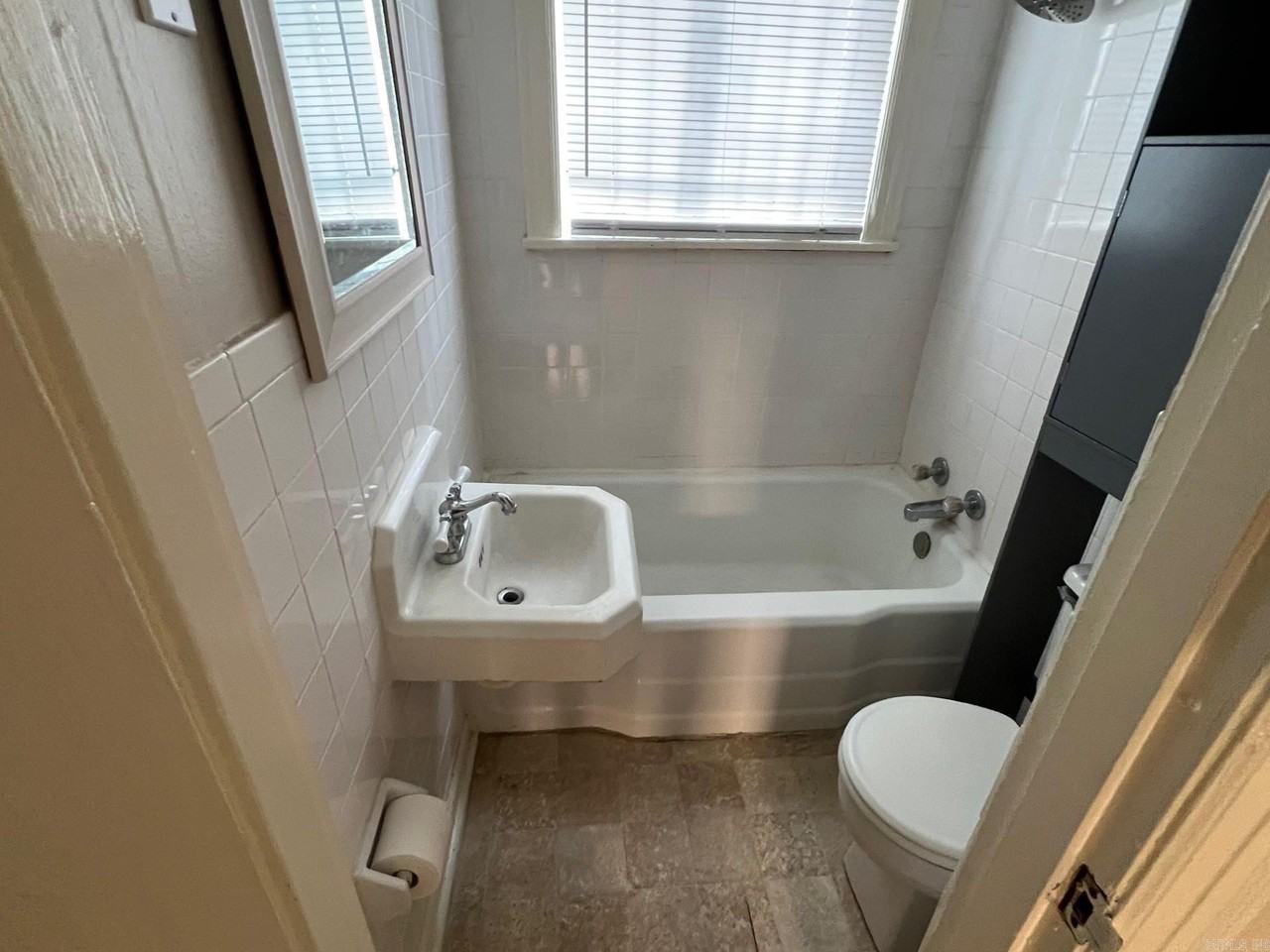 1417 Center St - Photo 3 of 7