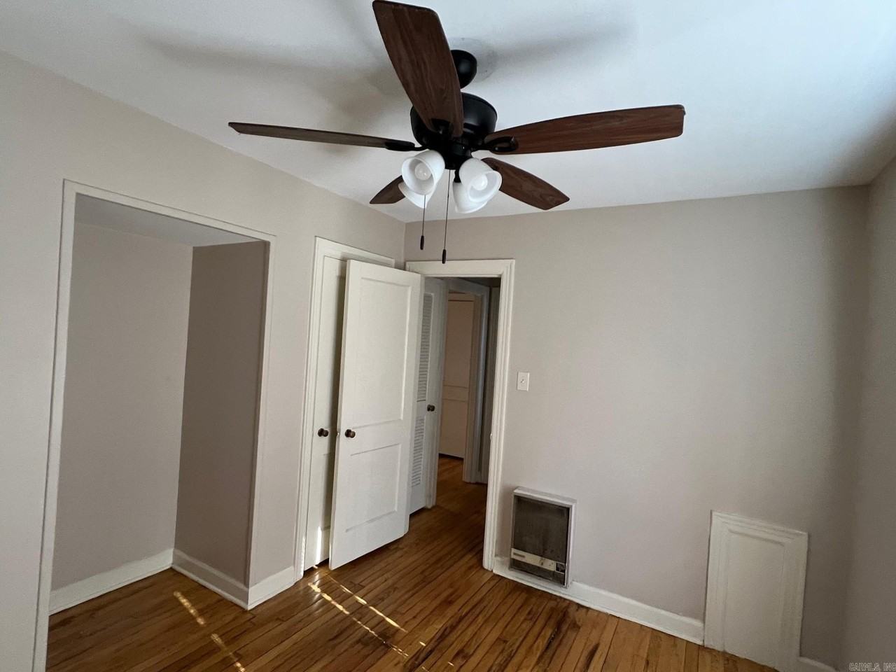 1417 Center St - Photo 4 of 7