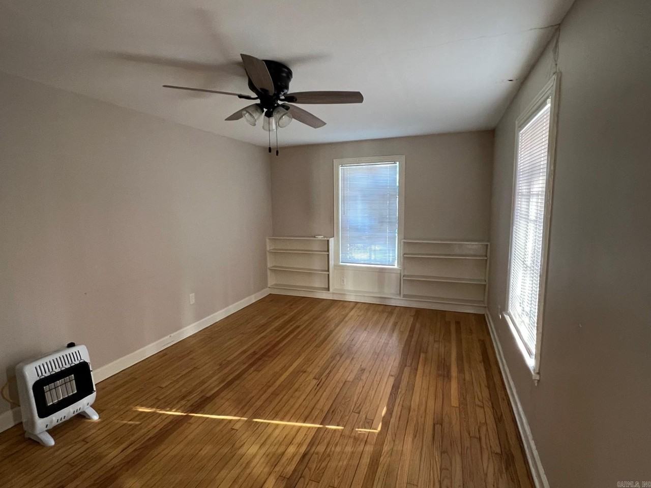 1417 Center St - Photo 5 of 7