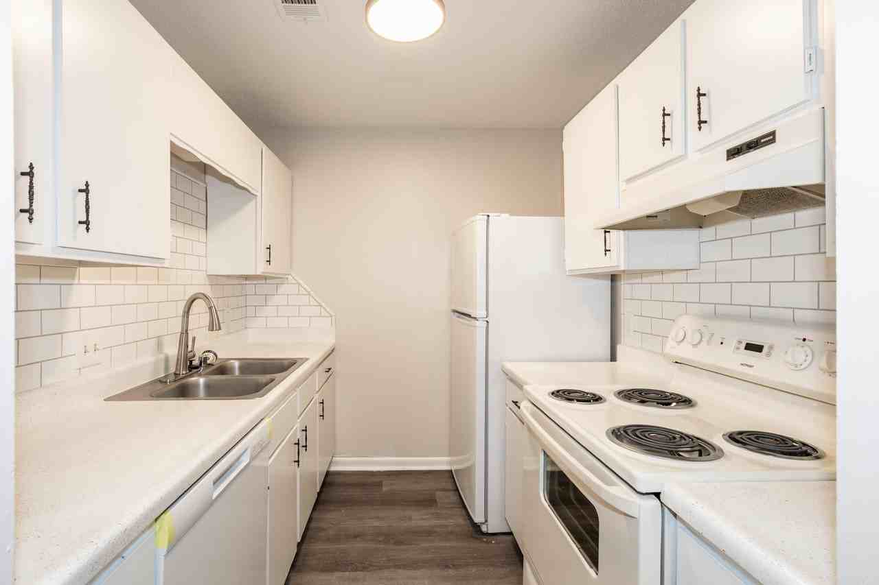 1100 Brookside Dr - Photo 2 of 24