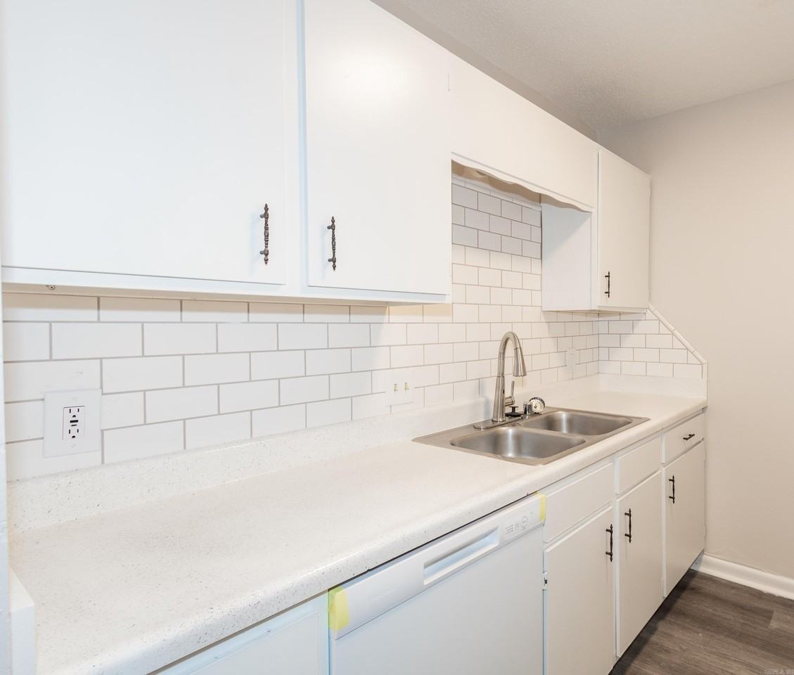 1100 Brookside Dr - Photo 4 of 24