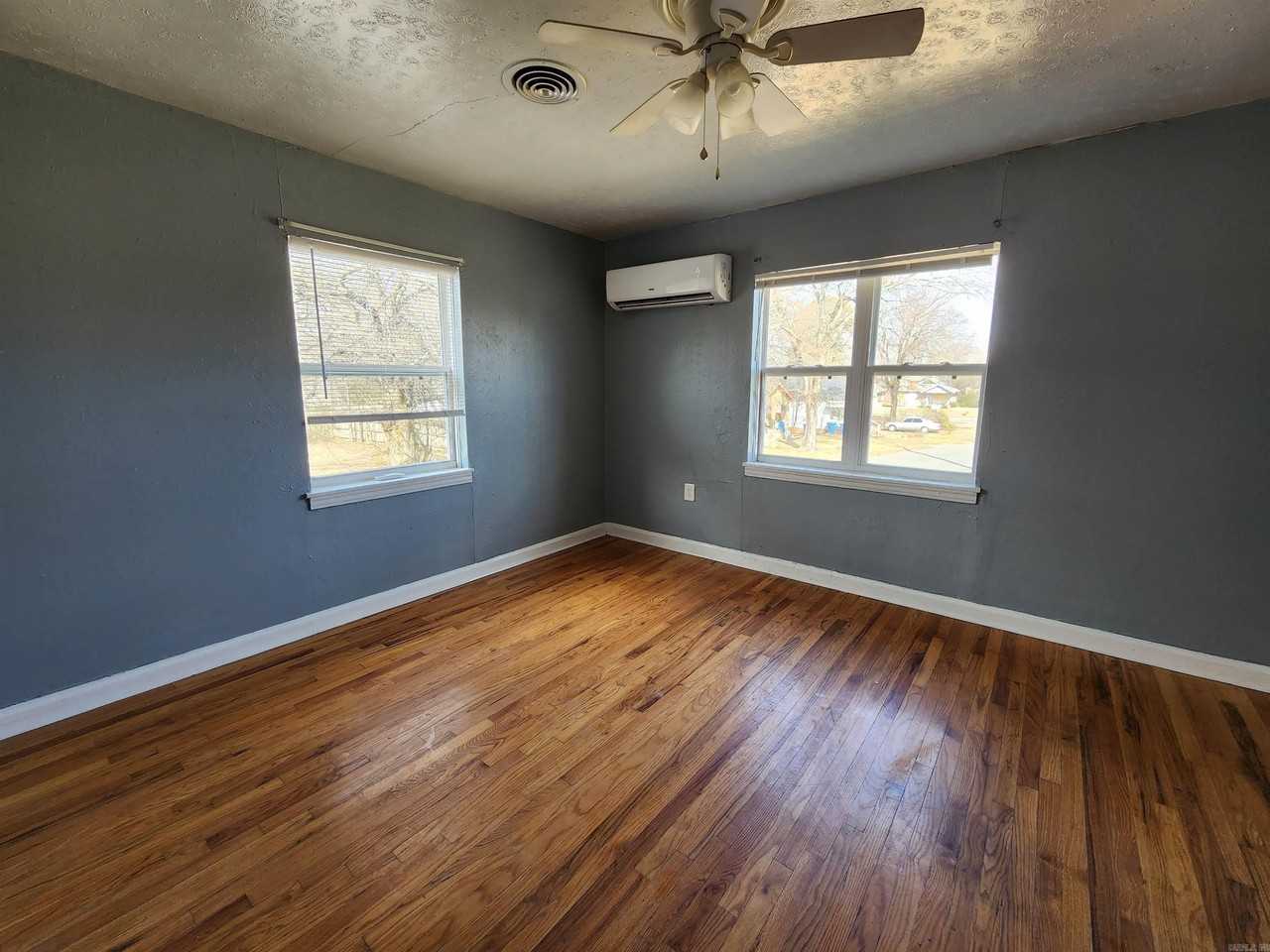 1504 Allen St - Photo 7 of 10