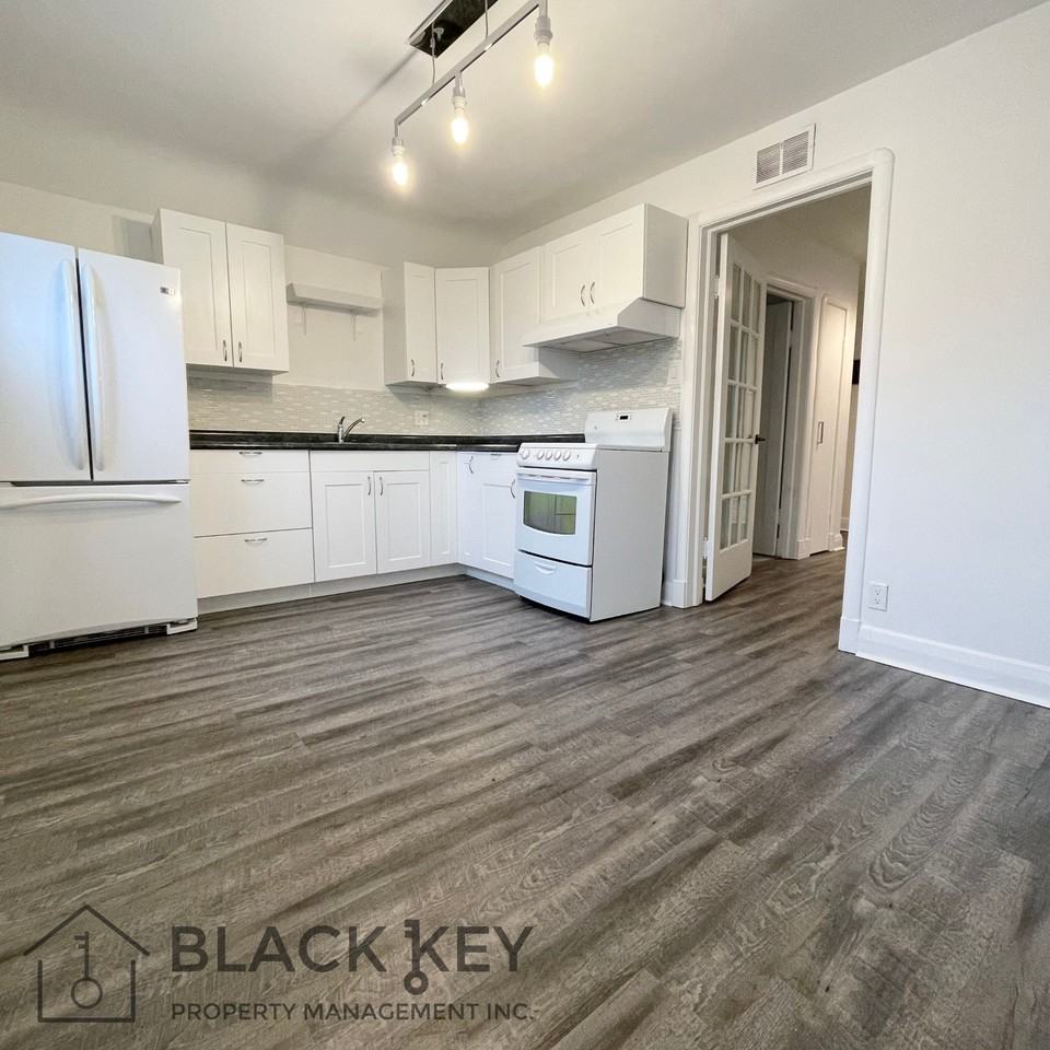 564 Queens Ave #2 - Photo 2 of 10