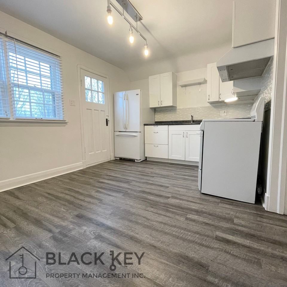 564 Queens Ave #2 - Photo 3 of 10