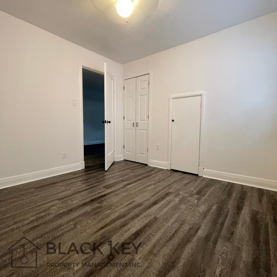 564 Queens Ave #2 - Photo 7 of 10