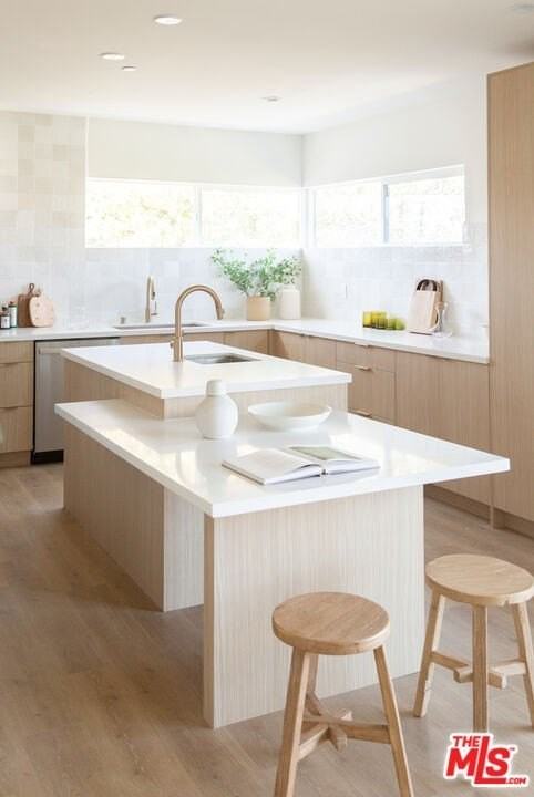 6541 De Longpre Ave Unit 1/2 #1-2 - Photo 5 of 34