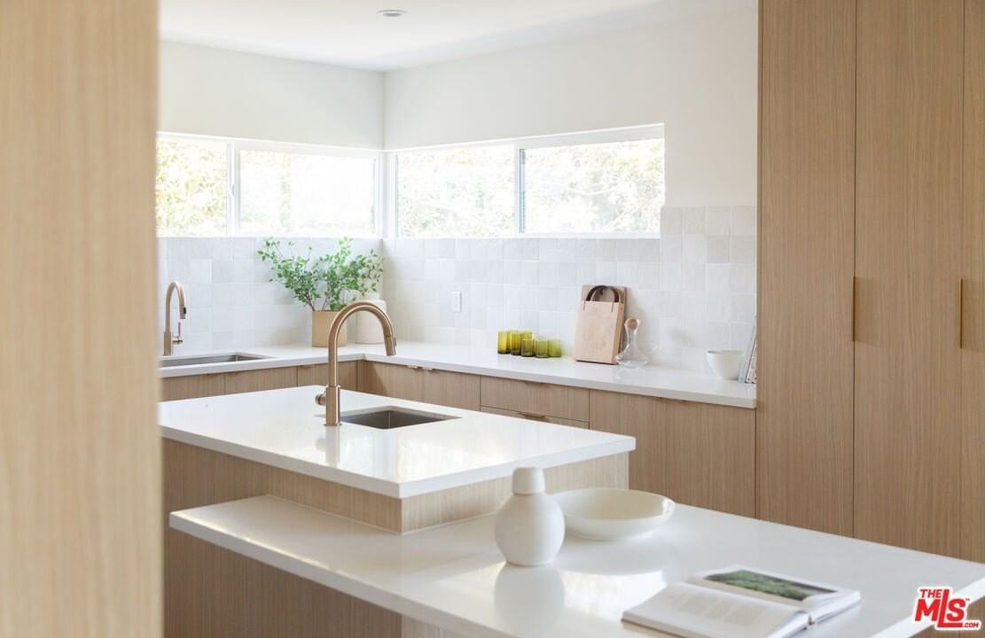 6541 De Longpre Ave Unit 1/2 #1-2 - Photo 6 of 34