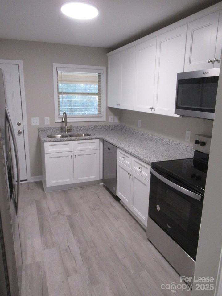 1761 River Rd - Photo 6 of 20