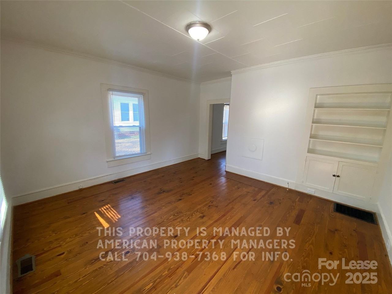 605 E 10th St - Photo 2 of 9