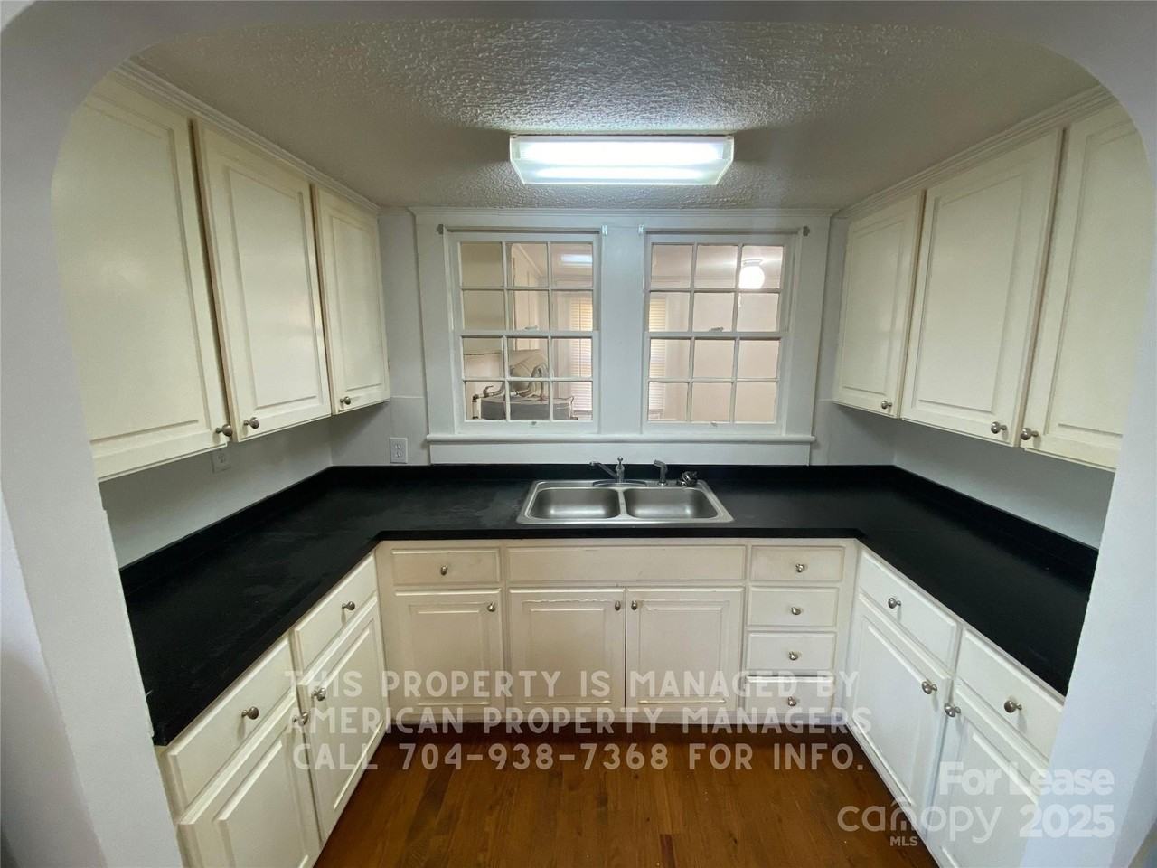 605 E 10th St - Photo 4 of 9