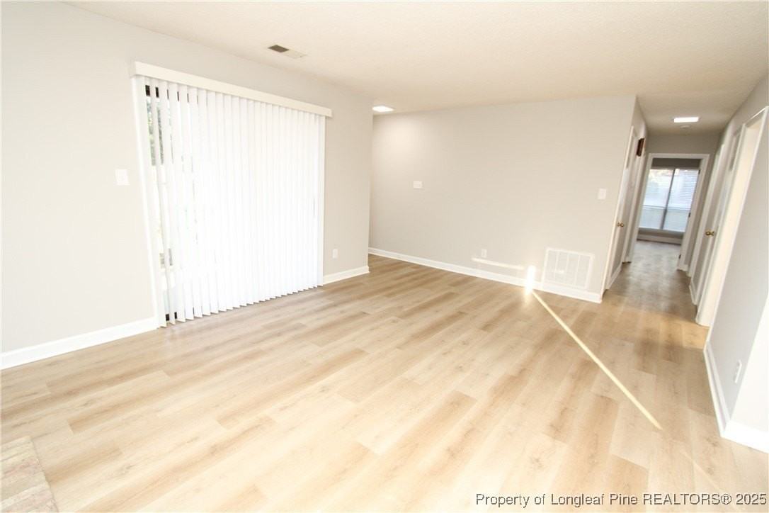 118 Manhattan Ct - Photo 4 of 28