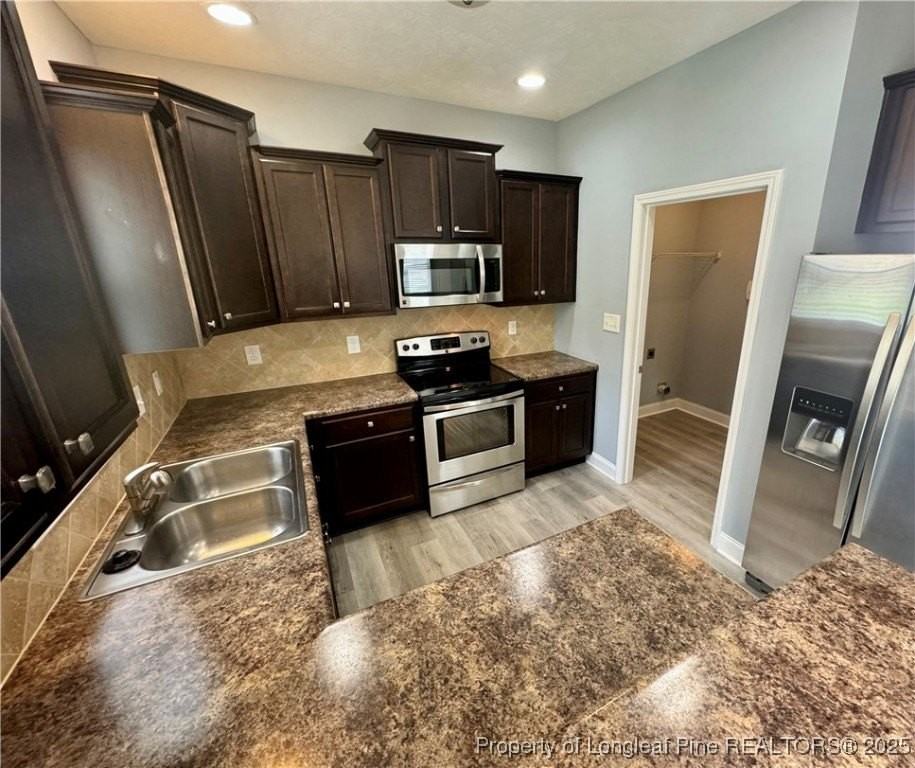 2100 Feathercombe Ct - Photo 5 of 29