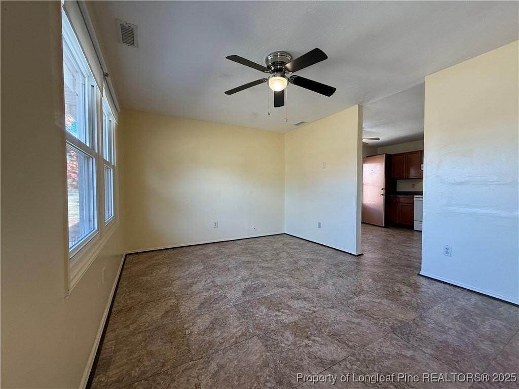 923 Fiske Dr - Photo 3 of 18