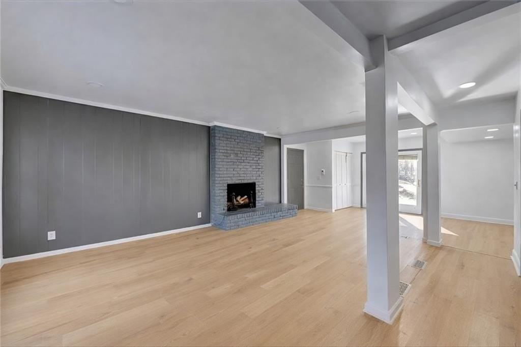 525 Abernathy Rd - Photo 5 of 33