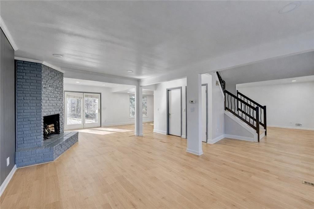 525 Abernathy Rd - Photo 6 of 33