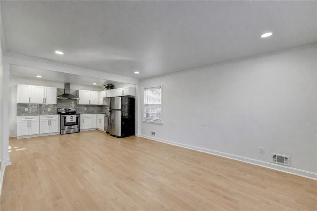 525 Abernathy Rd - Photo 7 of 24