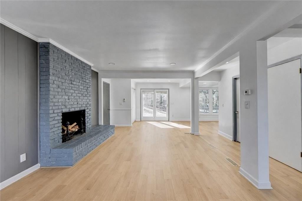 525 Abernathy Rd - Photo 4 of 24