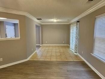 301 Westminster Dr - Photo 4 of 19