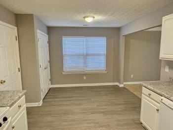 301 Westminster Dr - Photo 7 of 19