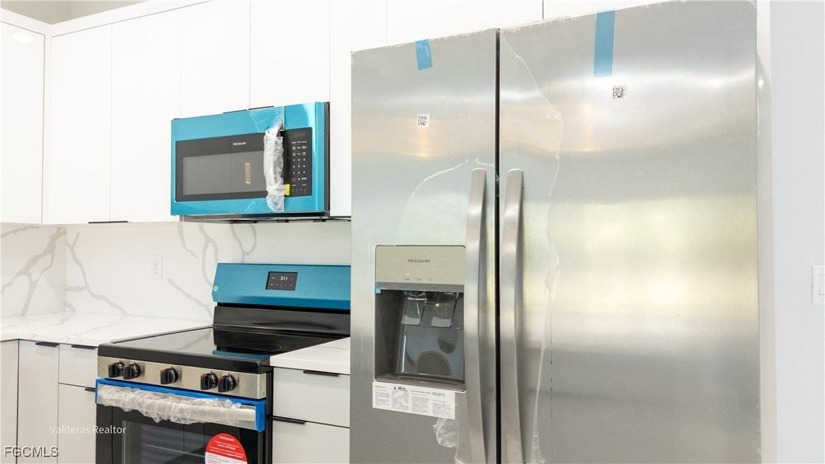 2404/2406 Crawford Avenue N - Photo 4 of 10