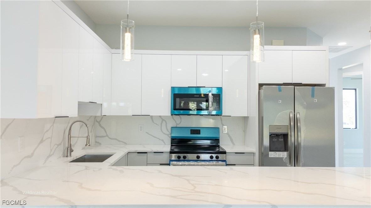 2404/2406 Crawford Avenue N - Photo 5 of 10