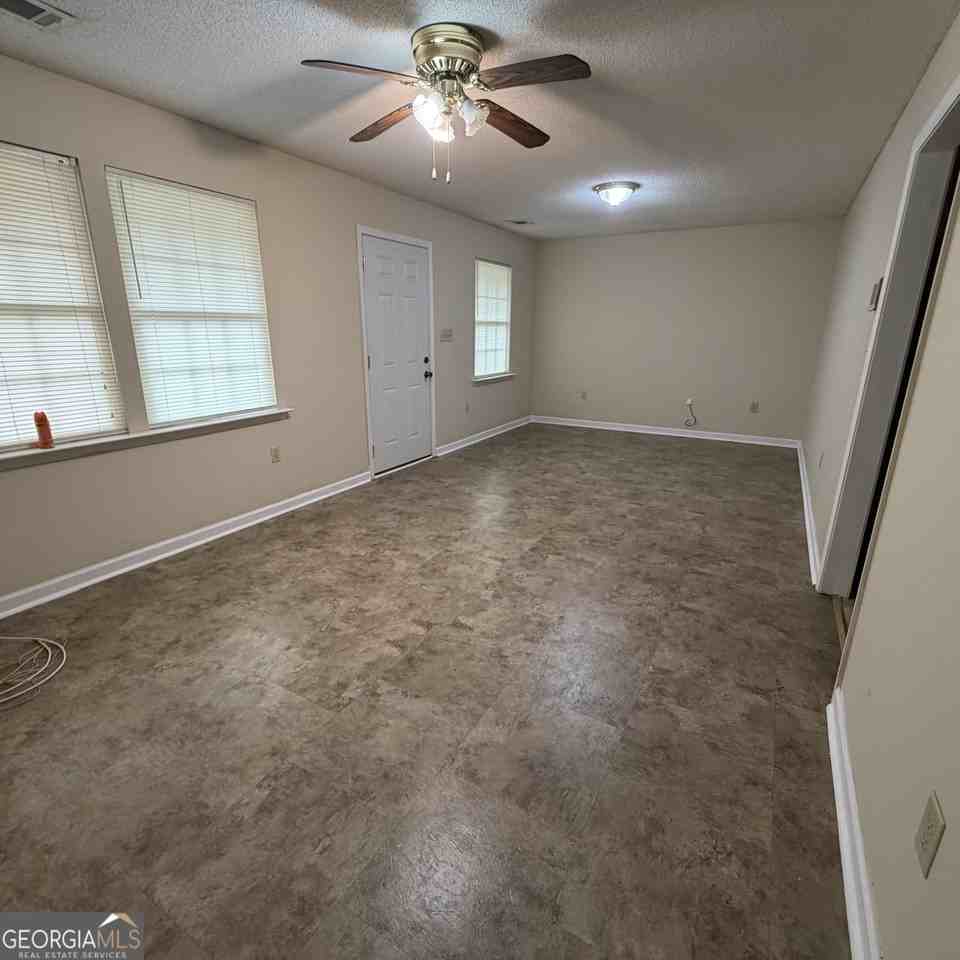 1207 Edna Pl - Photo 2 of 9