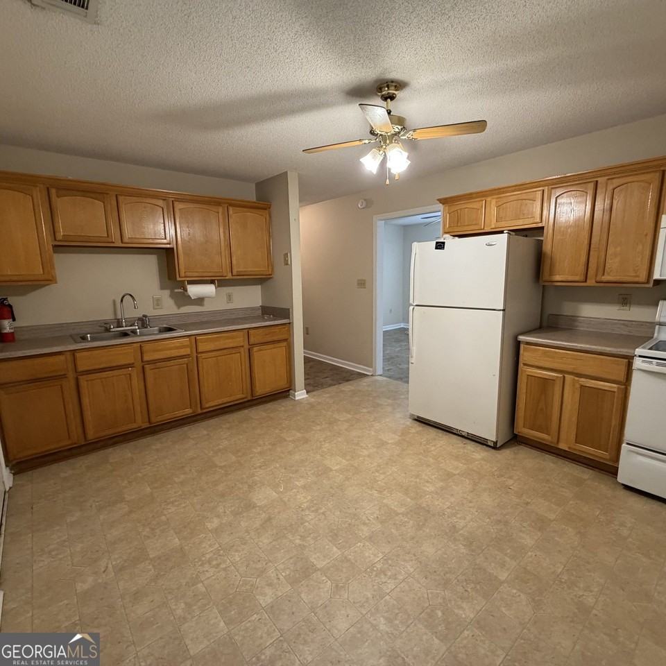 1207 Edna Pl - Photo 3 of 9