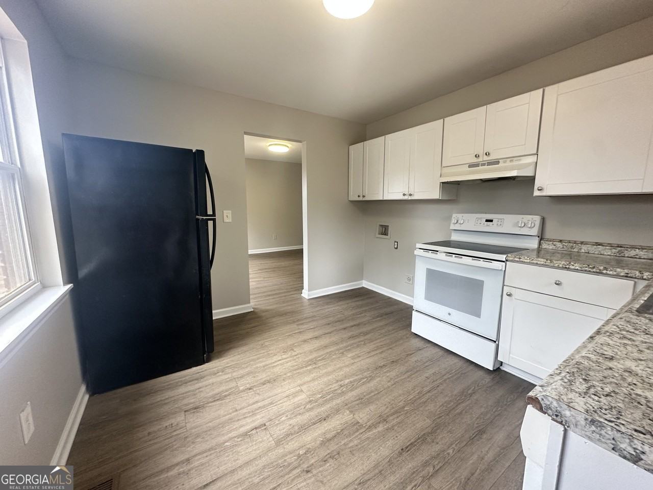 1133 White Oak Dr - Photo 5 of 9