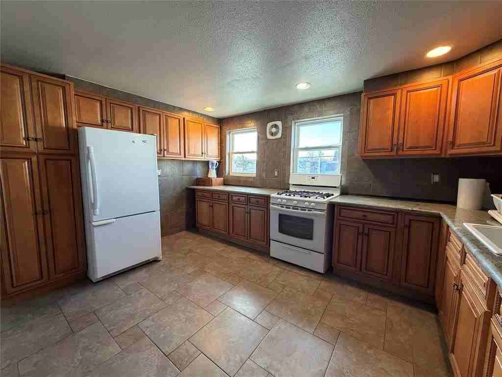 91 Grand Ave #2ndFL - Photo 7 of 12