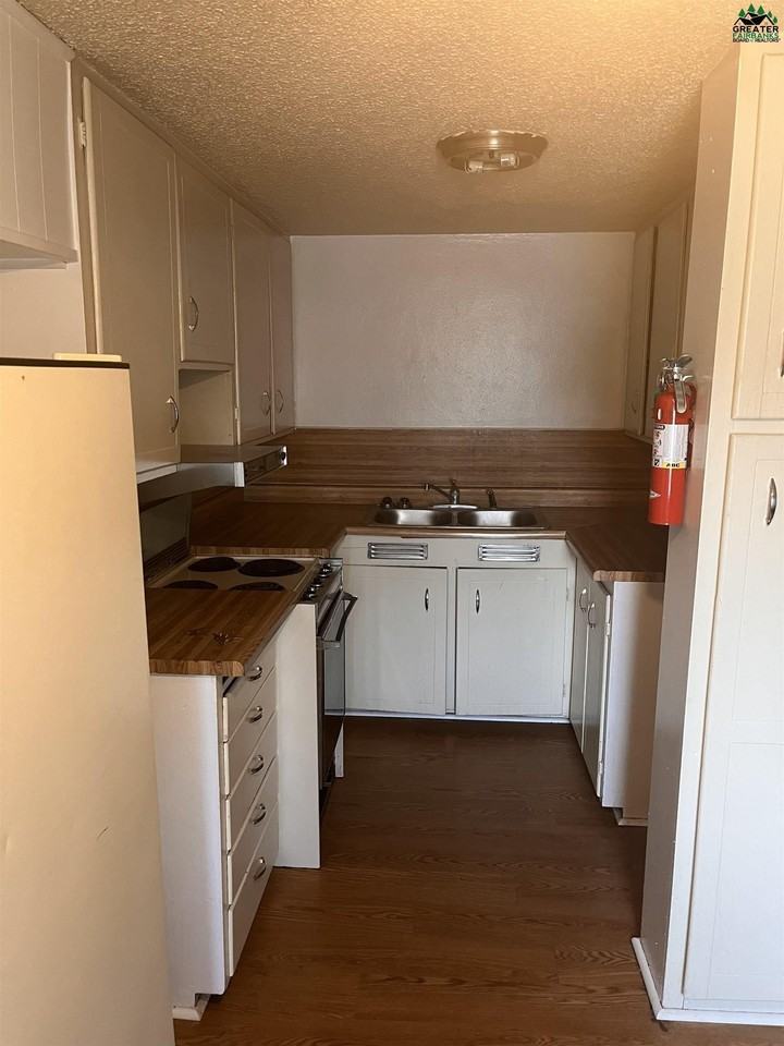 1901 Mary Ann St - Photo 4 of 6