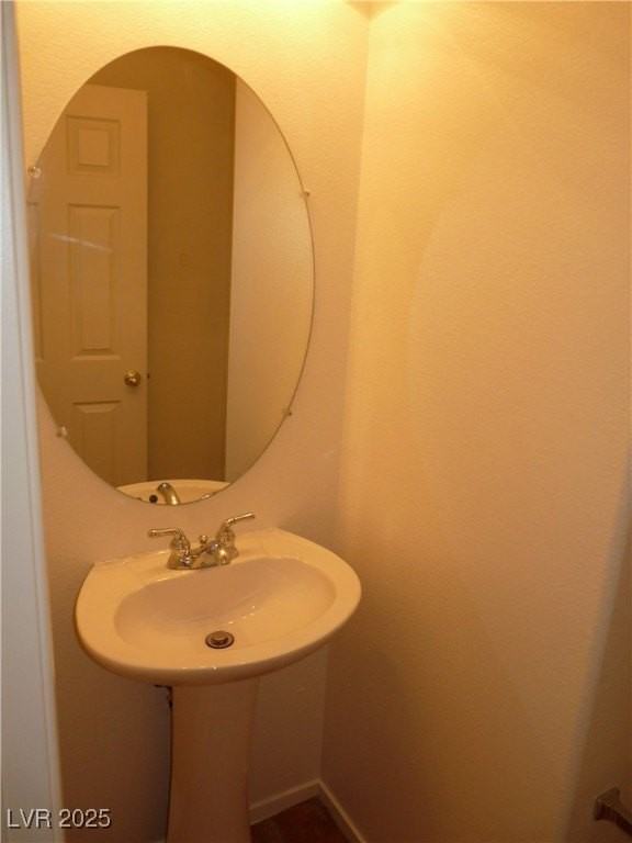 7944 Crimson Point St - Photo 3 of 11