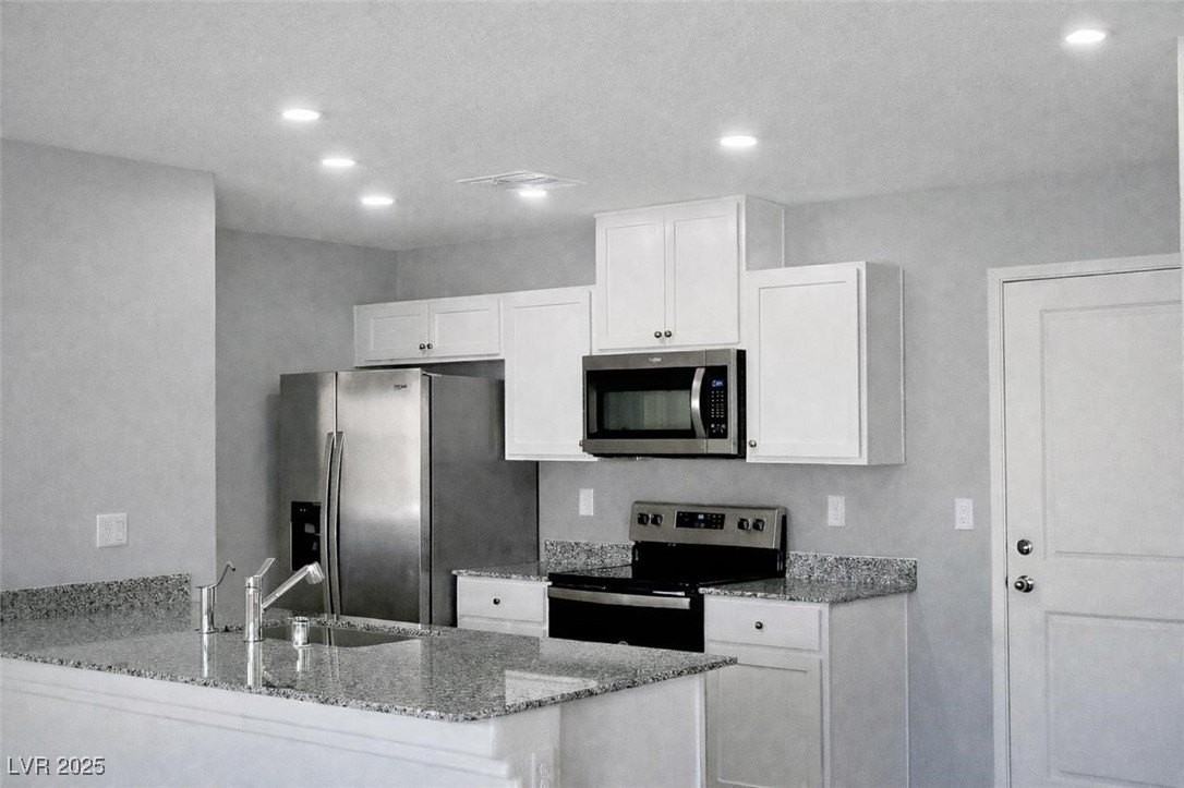 1130 Scarlet Sparrow St - Photo 4 of 21