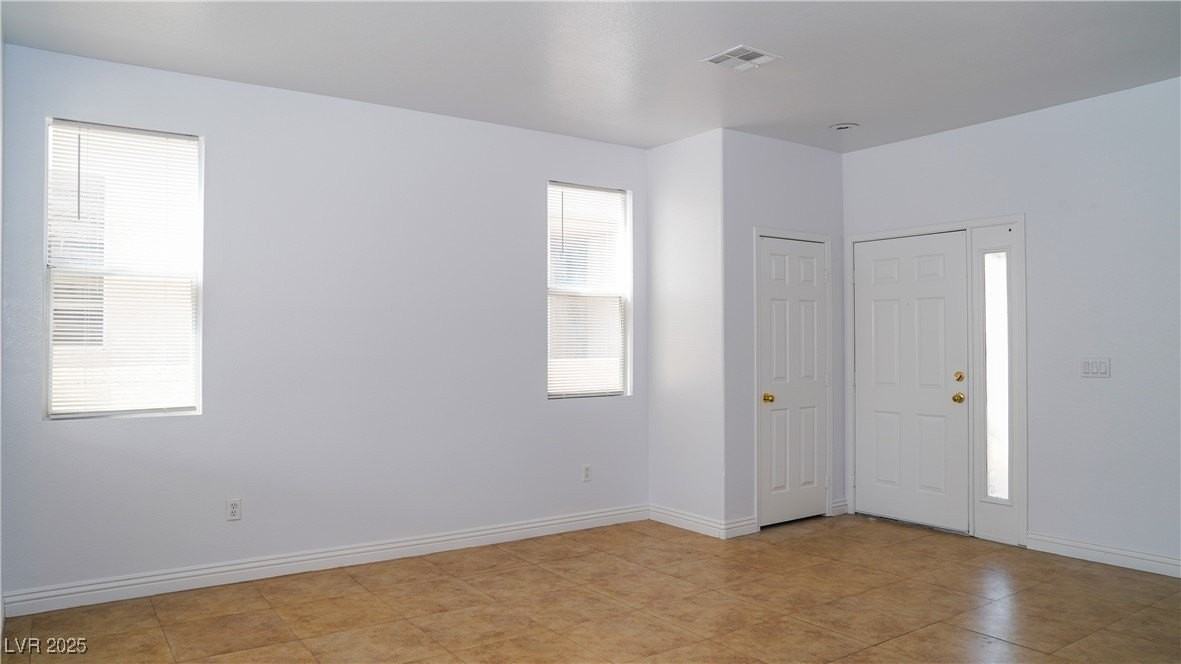 8209 Violet Meadow Ct - Photo 5 of 27