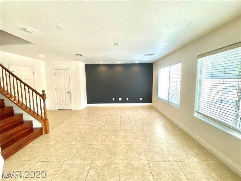 8869 Skyline Peak Ct - Photo 5 of 17