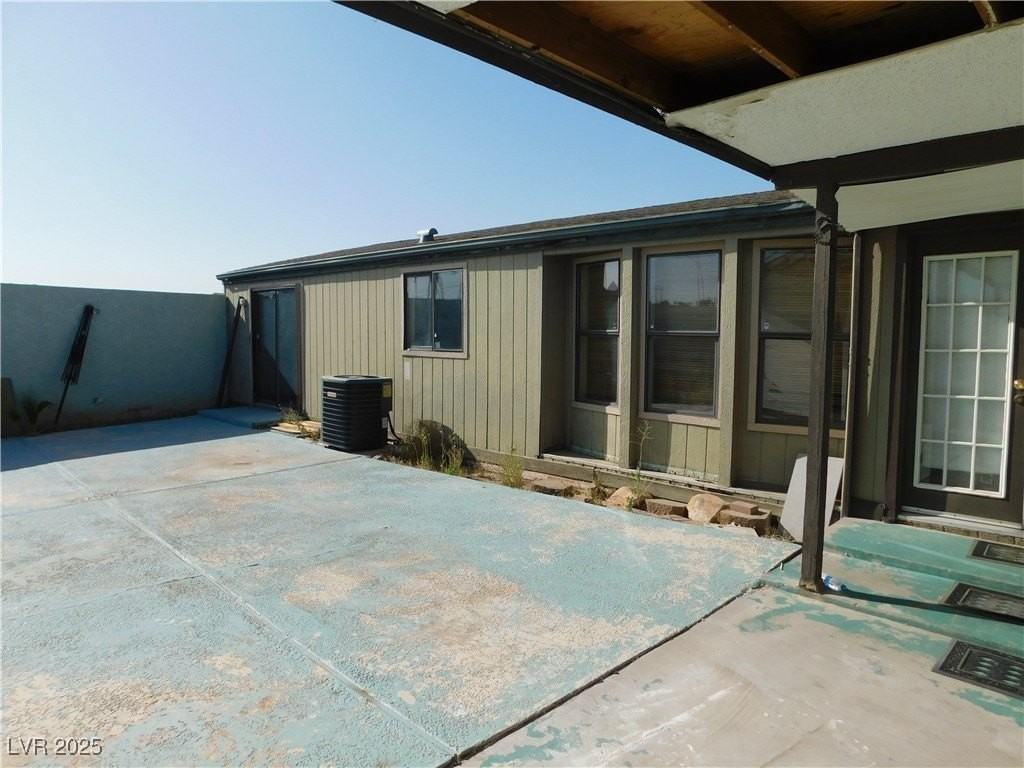 5691 Hobble Creek Dr - Photo 4 of 11