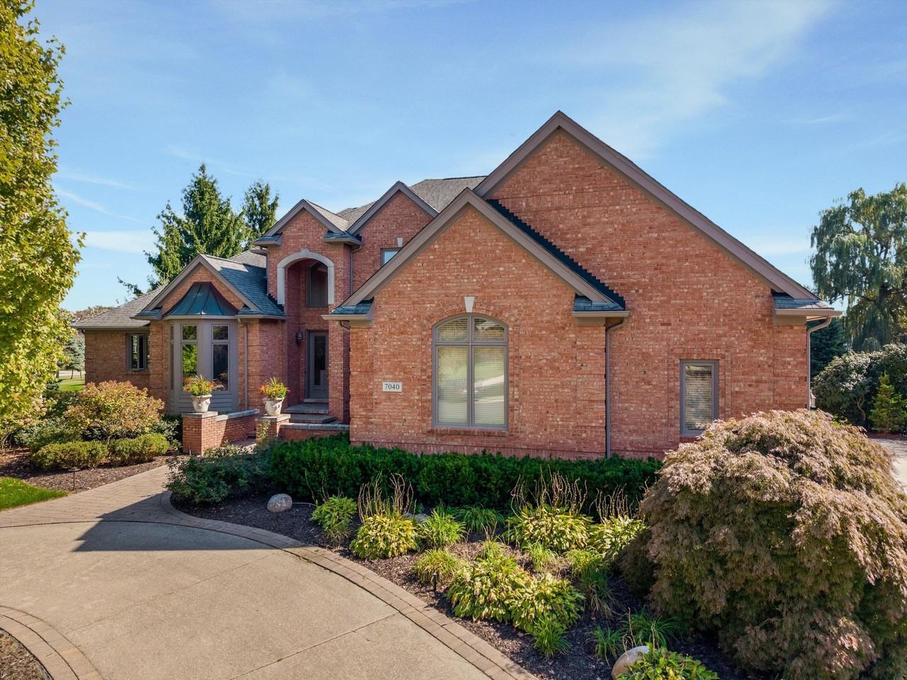 7040 Royal Villa Ct - Photo 4 of 50