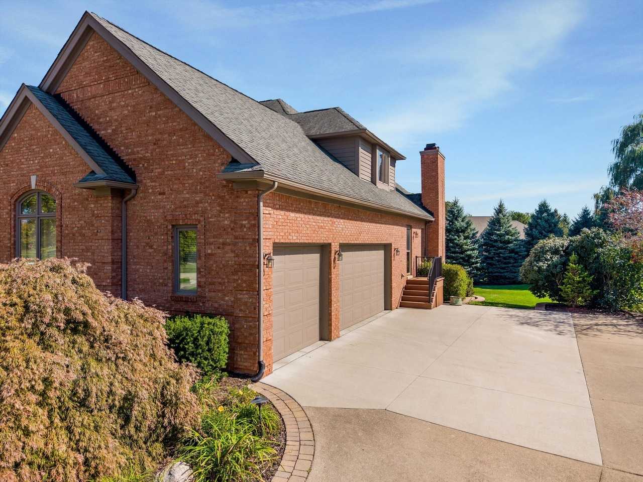 7040 Royal Villa Ct - Photo 5 of 50