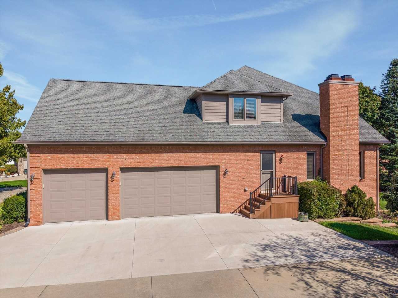 7040 Royal Villa Ct - Photo 6 of 50