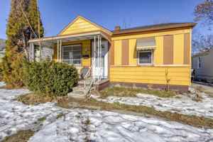 featured image of 621 E Meyers Ave