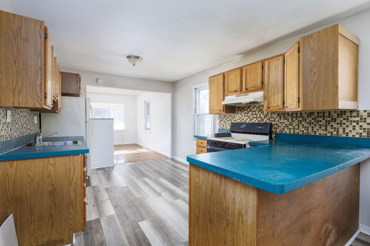 621 E Meyers Ave - Photo 4 of 19