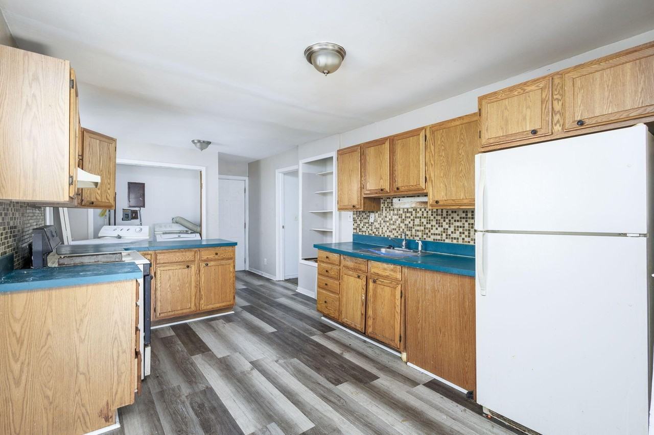 621 E Meyers Ave - Photo 5 of 19