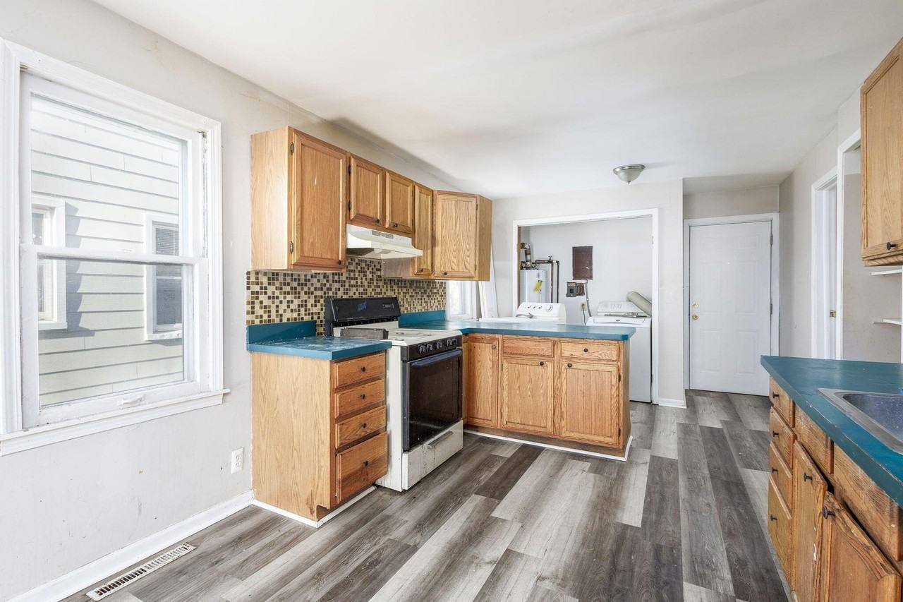 621 E Meyers Ave - Photo 6 of 19