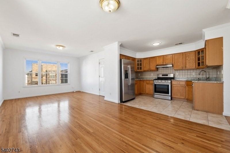 1020 Laura St #2 - Photo 6 of 24