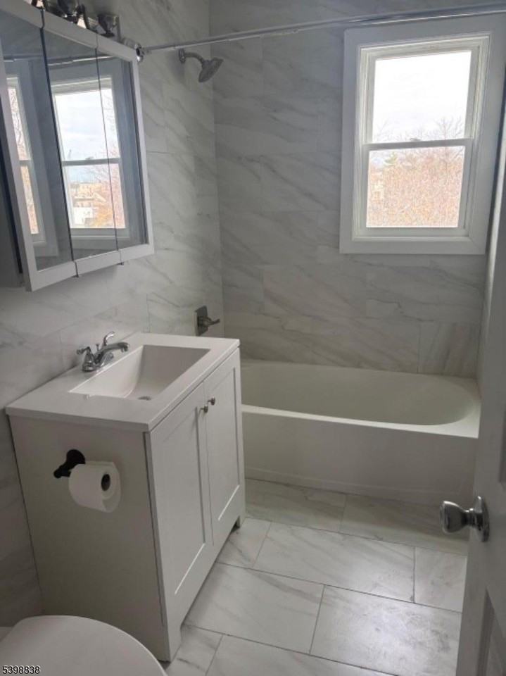 37 Irving St - Photo 2 of 5