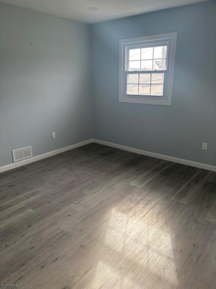 37 Irving St - Photo 4 of 5