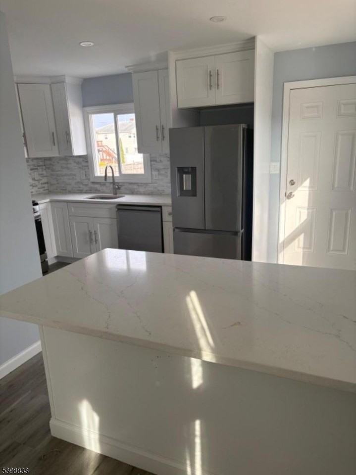 37 Irving St - Photo 5 of 5