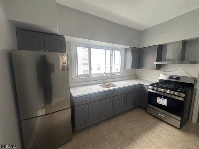 421 Berwick St - Photo 4 of 6